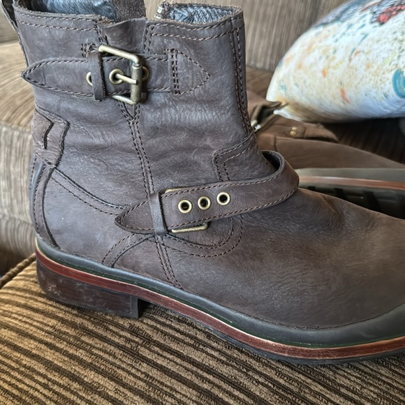 Ugg Australia Alston Zipper Buckle Suede Boots - Picture 4 of 12